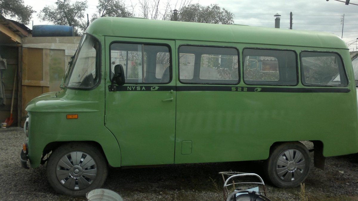 Микроавтобус Нисса 522