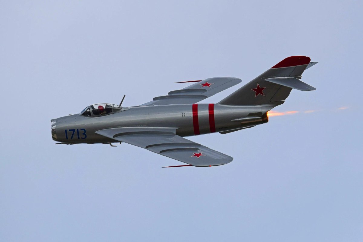 Самолет миг 17