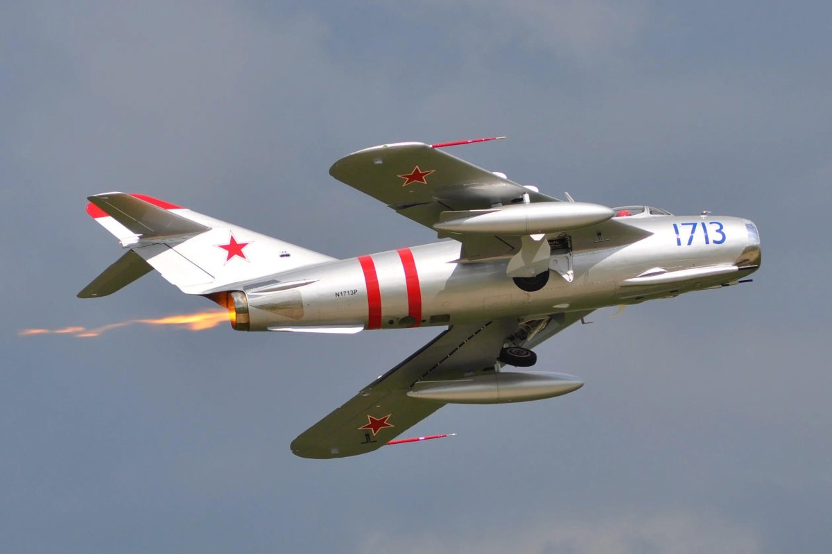 Самолет миг 17