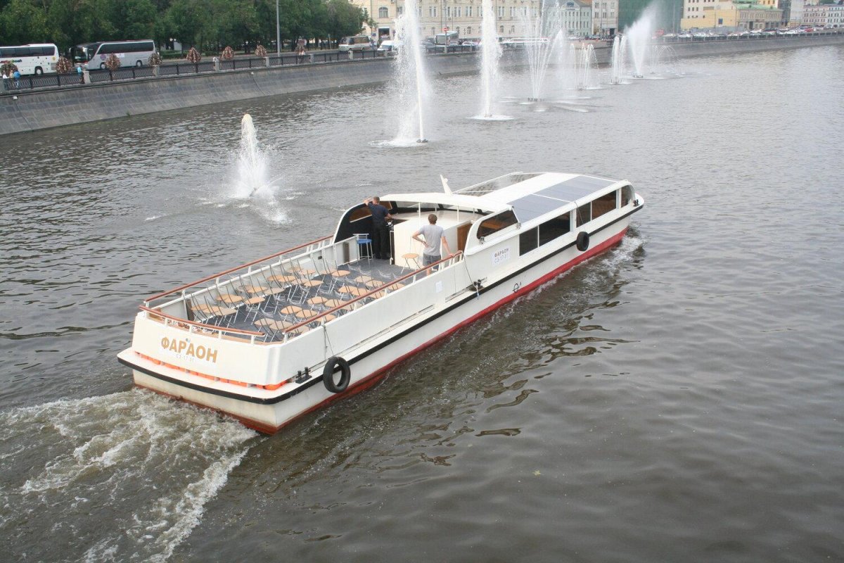 Теплоход фараон в Москве