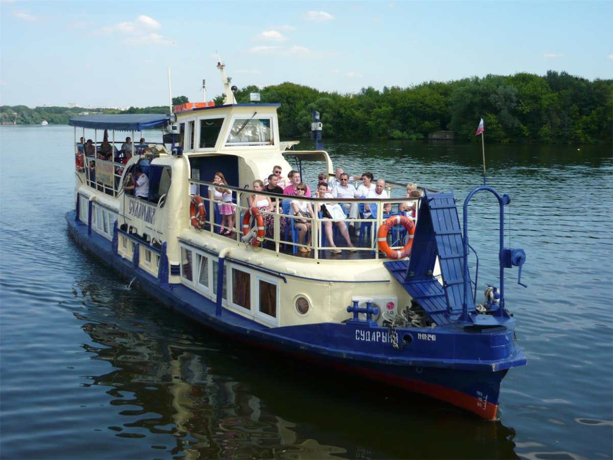 Теплоход Августина Москва