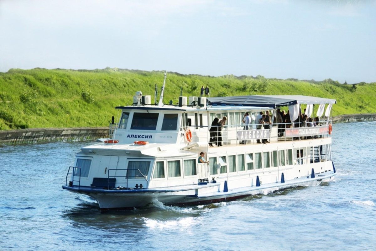Теплоходы «Августина» и «Алексия»
