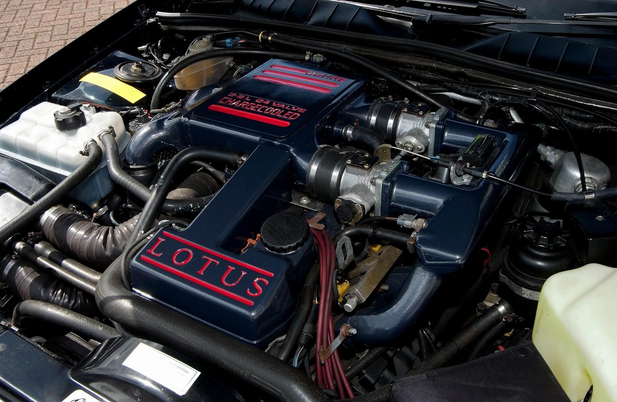 Opel Lotus Omega мотор