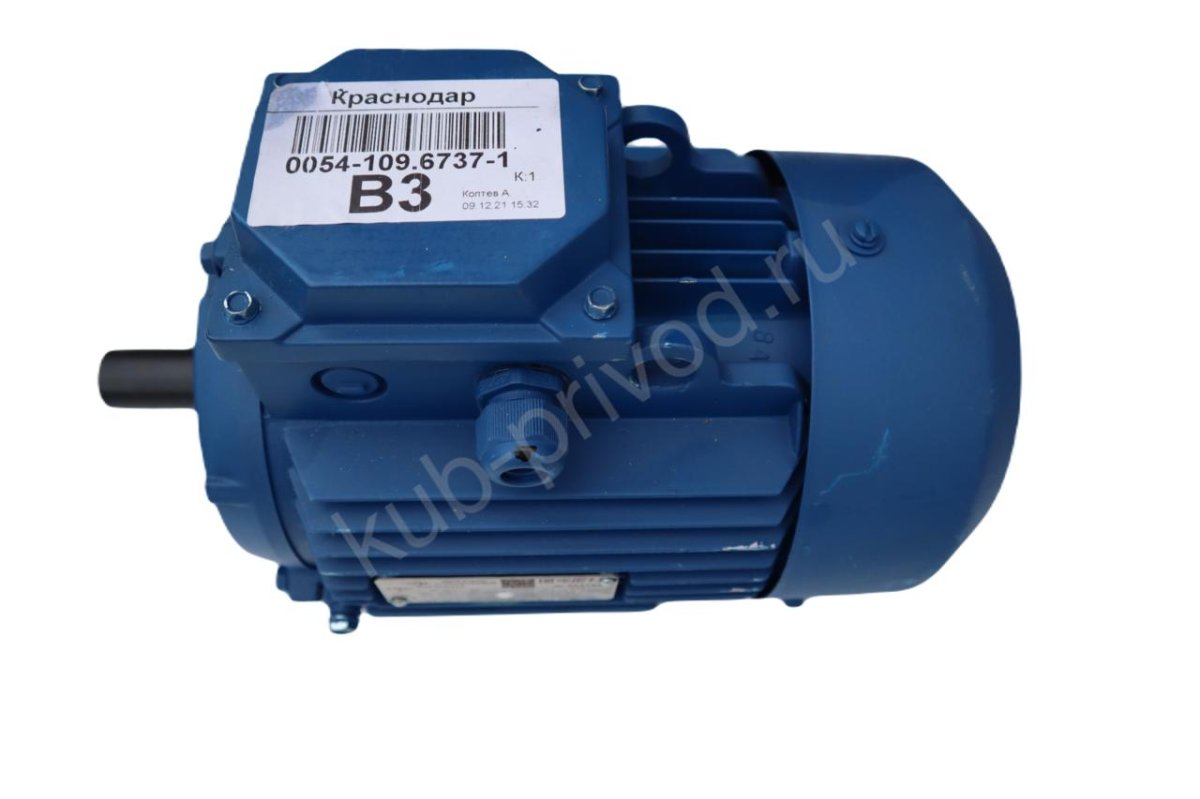 Электродвигатель АИР на лапах