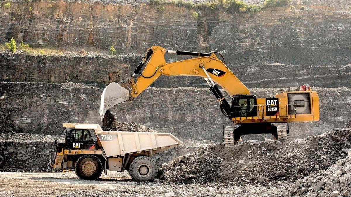 Экскаватор Cat 6015b