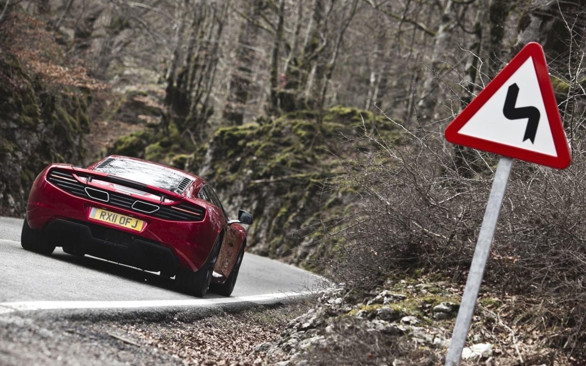MCLAREN 12c красный