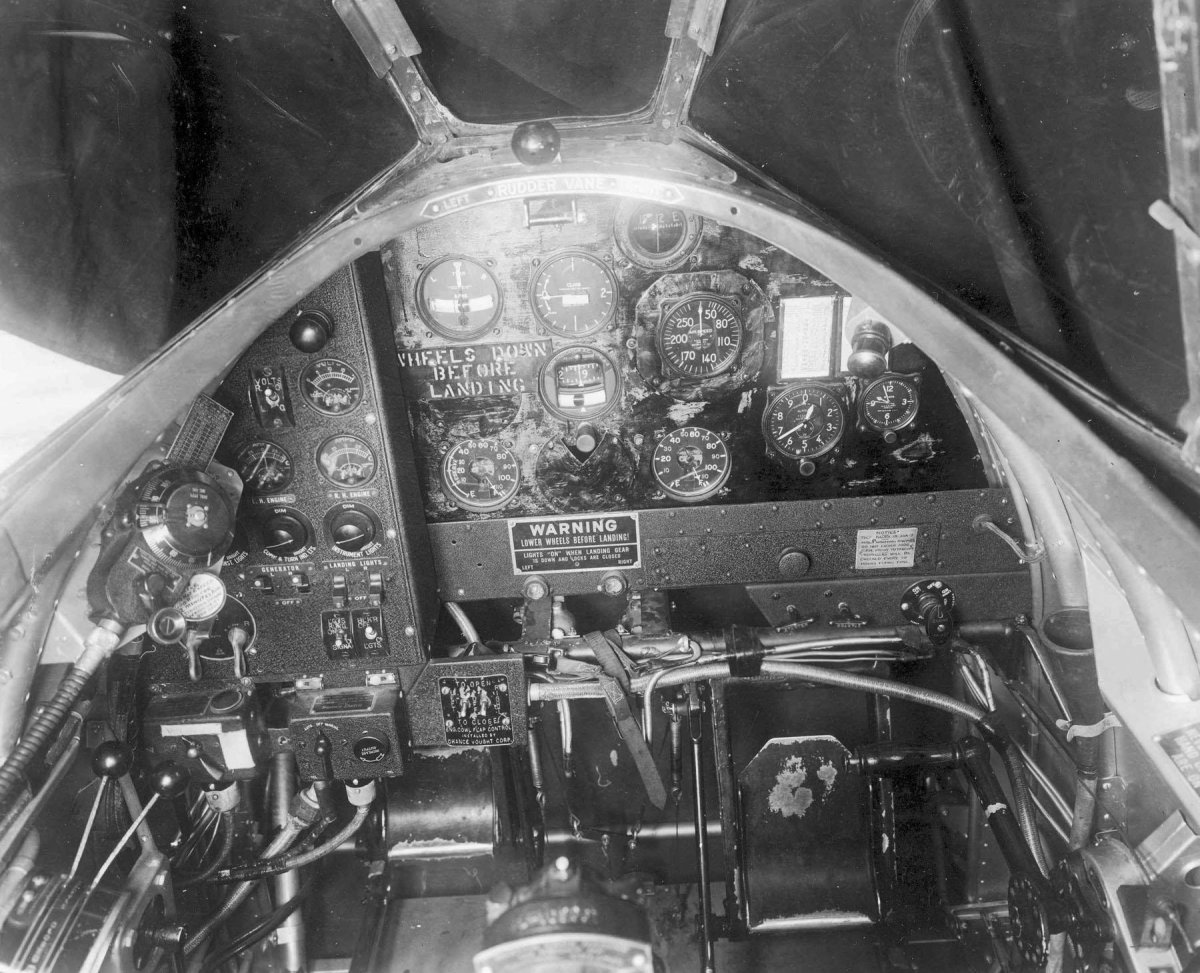 Martin b-10 Cockpit
