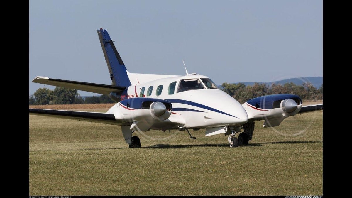 Beechcraft b60 Duke внутри