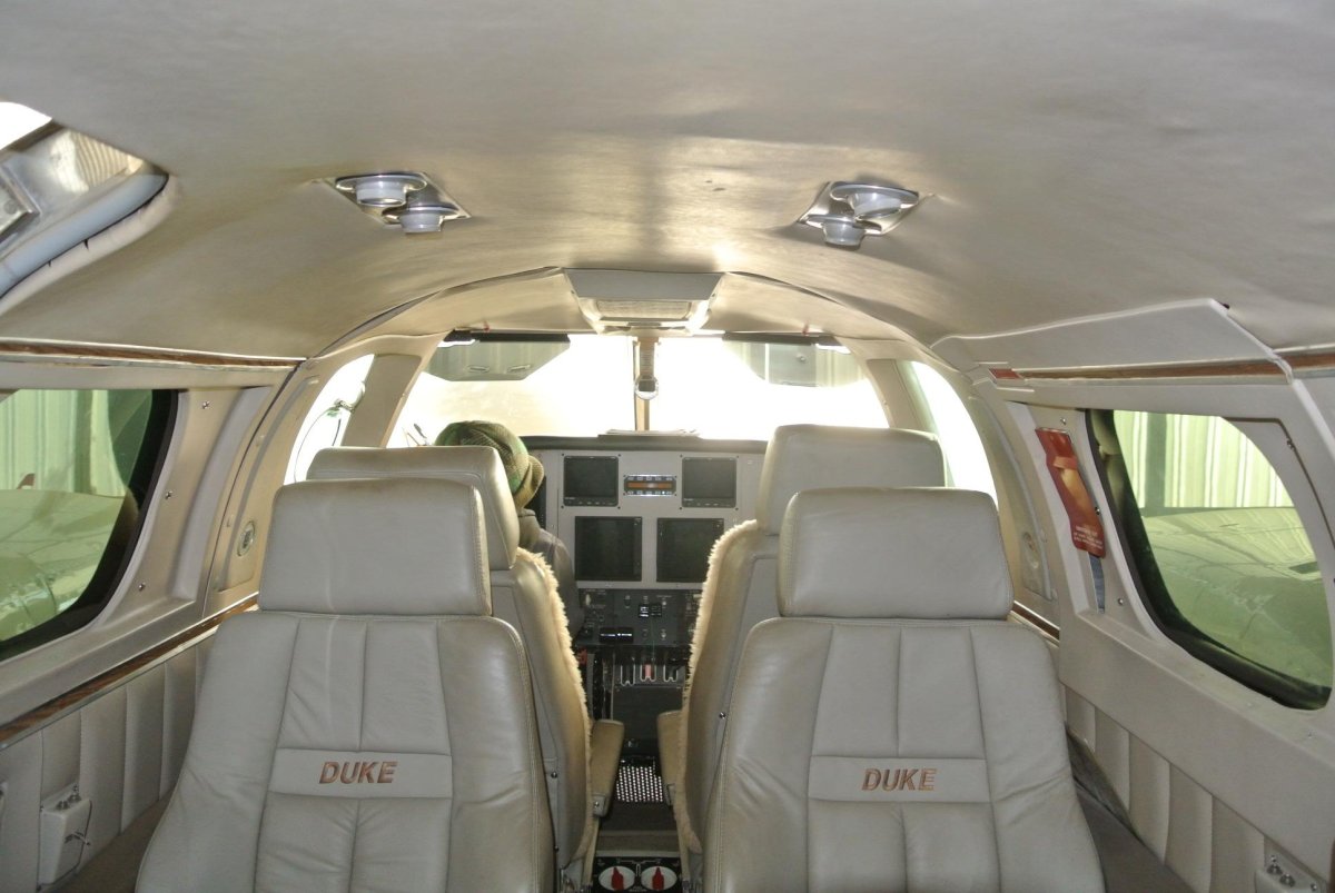 Beechcraft Baron 58 салон