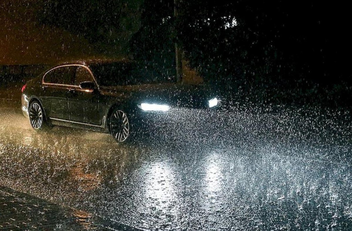 Авто под дождем