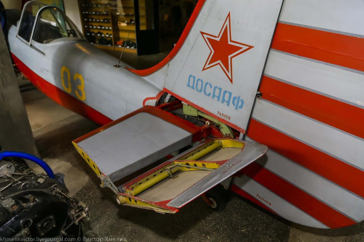 Самолет як-50