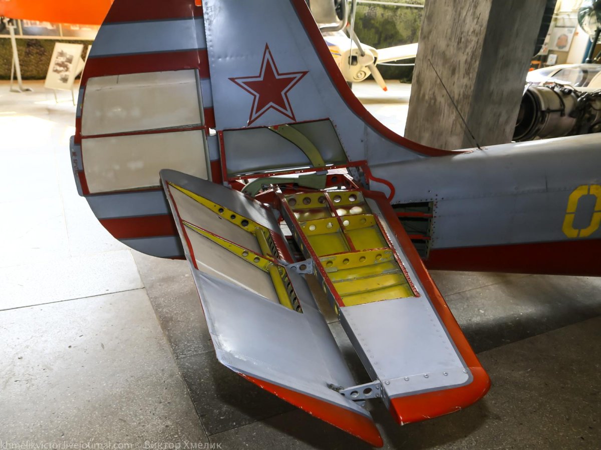 Самолет як-50