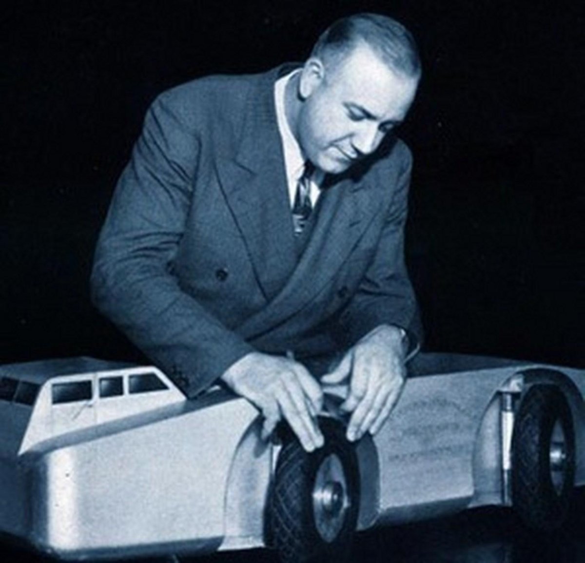 Томас Поултер снежный крейсер