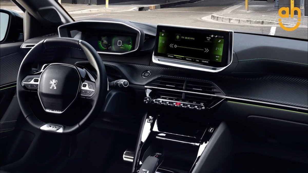 Peugeot 2008 2021 интерьер