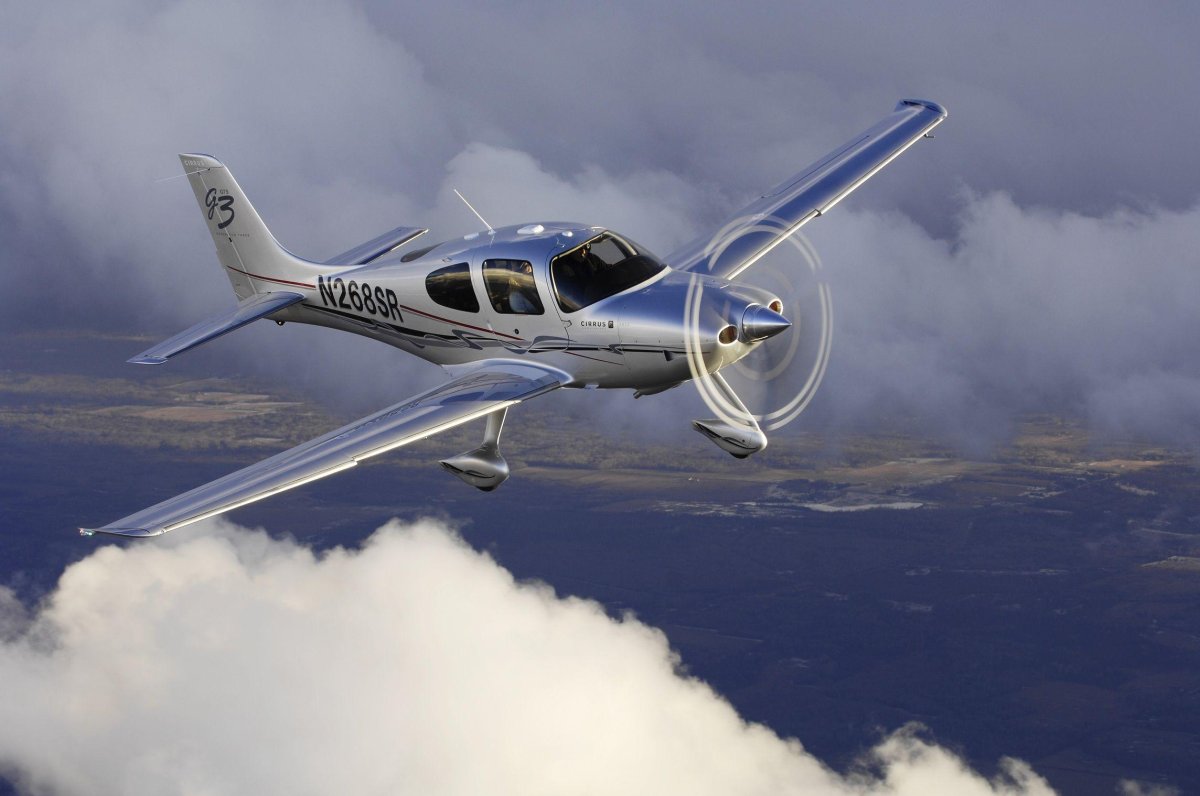 Самолет Cirrus sr22