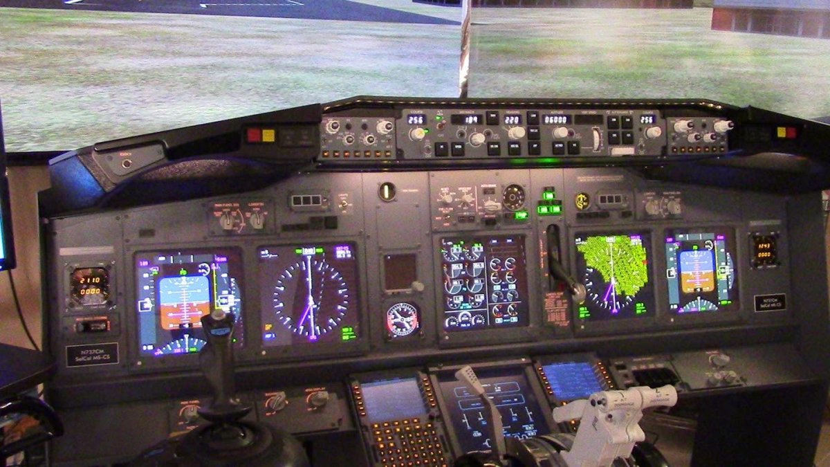 Приборная панель 737-800