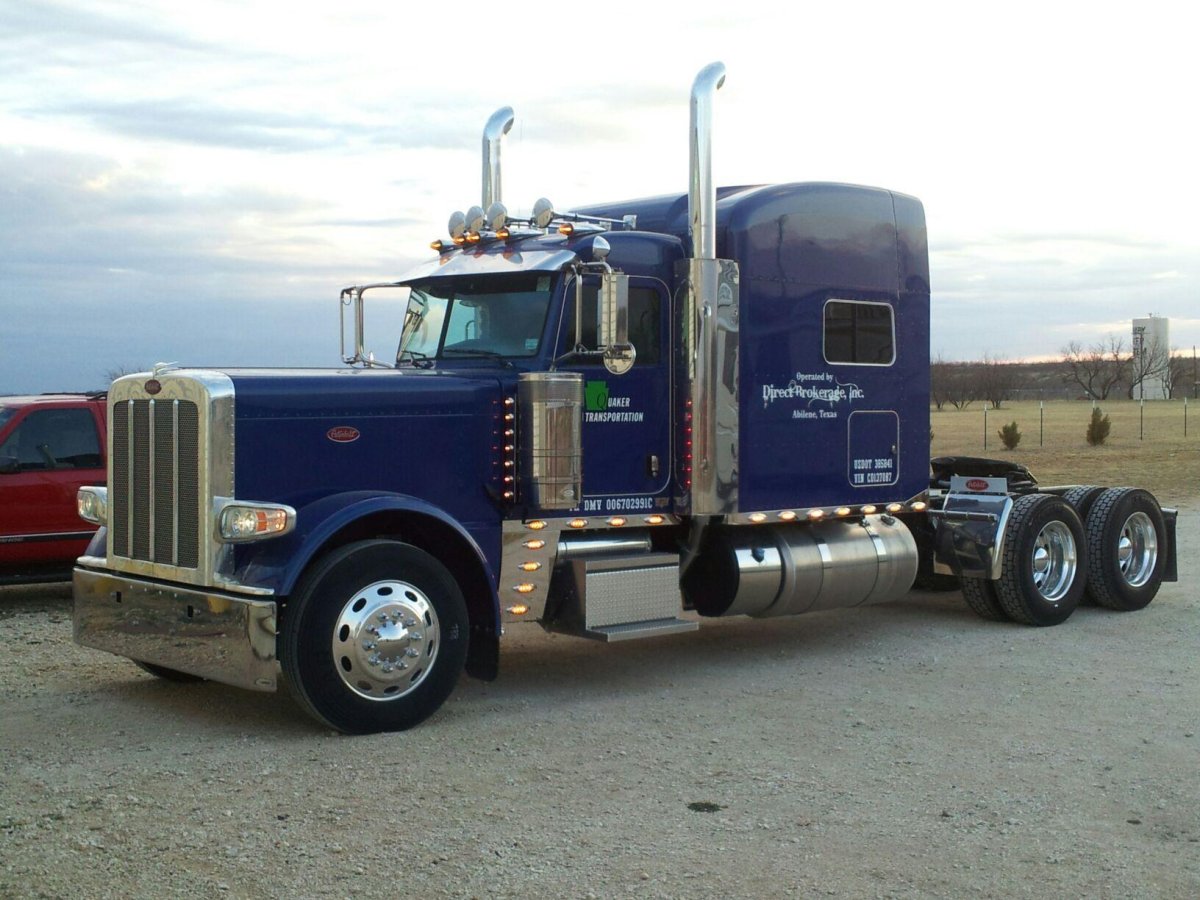 Грузовик Peterbilt 389