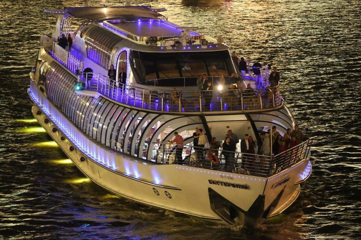 Яхта Рэдиссон Баттерфляй