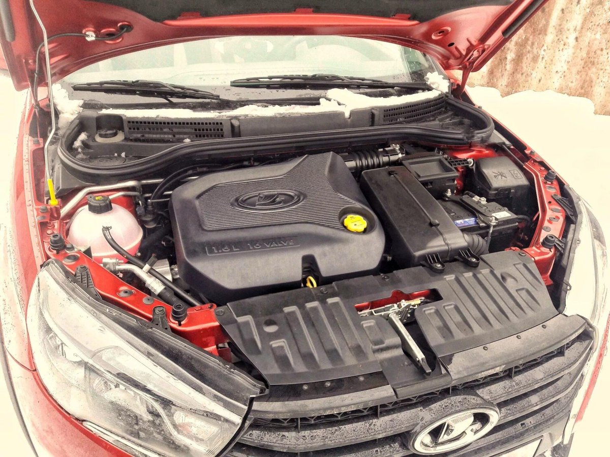 Подкапотное пространство Лада Веста 1.8