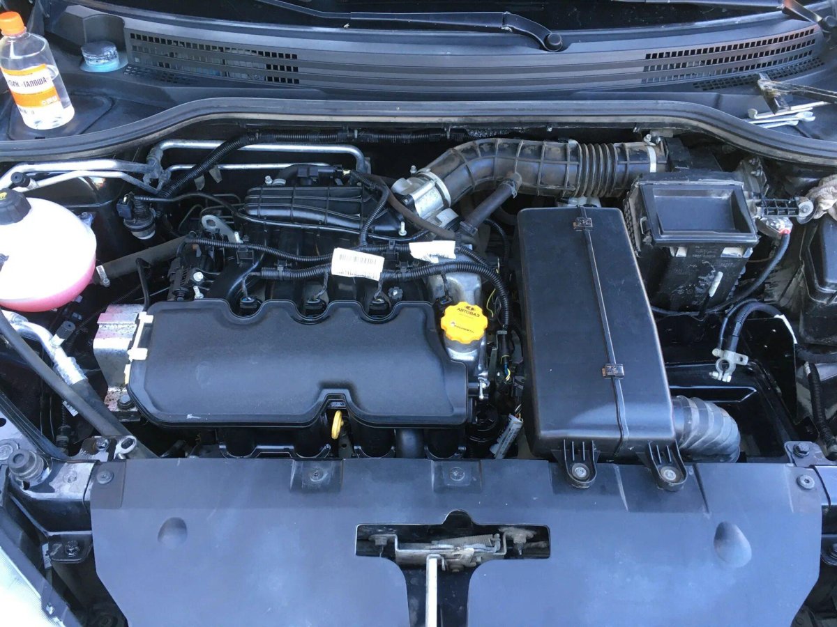 Подкапотка Лада Веста 1.6