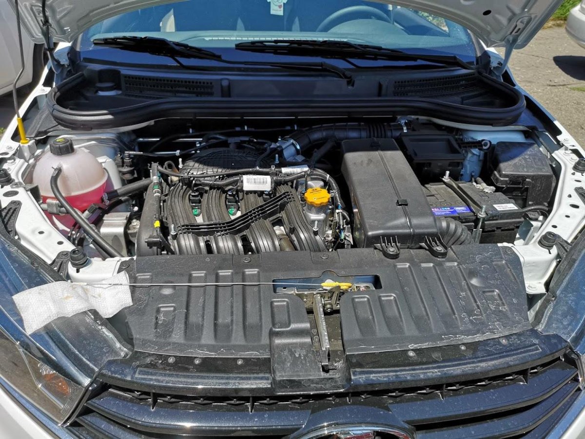 Моторный отсек Лада Веста 1.6