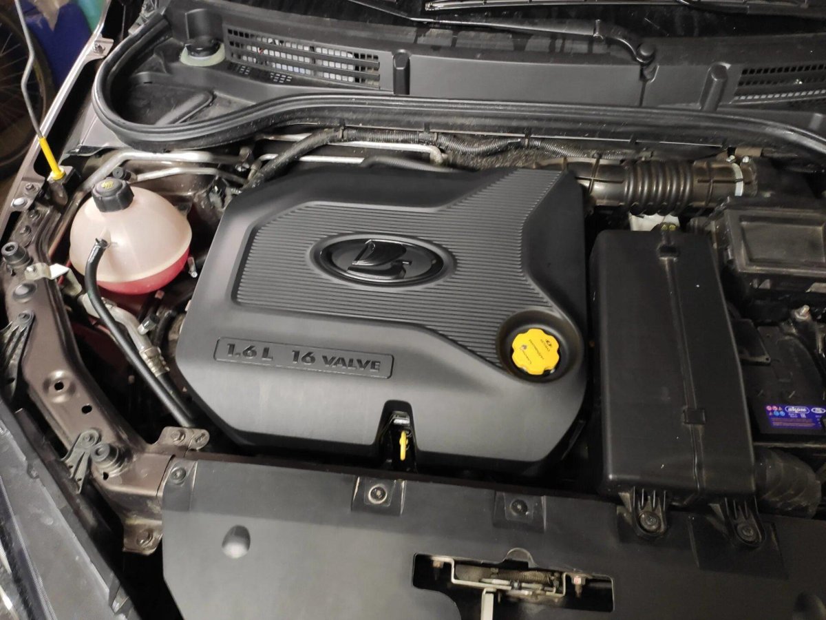 Моторный отсек Веста 1.6