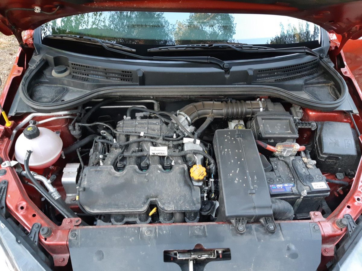 Подкапотка Веста 1.6