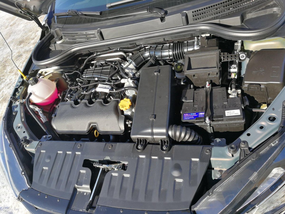 Моторный отсек Веста 1.6