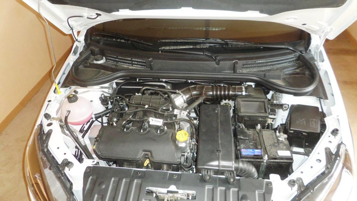 Подкапотка Лада Веста 1.6