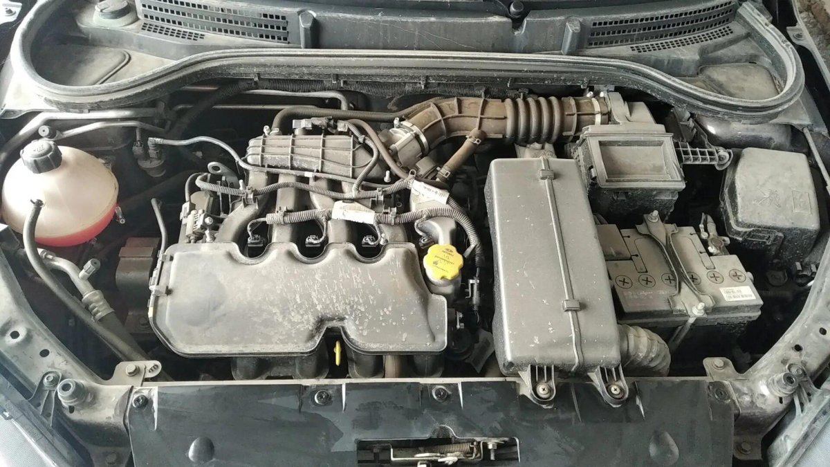 Подкапотка Лада Веста