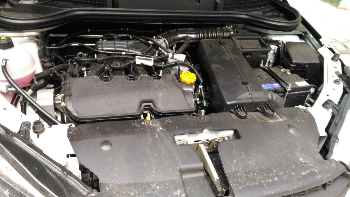 Моторный отсек Лада Веста 1.6