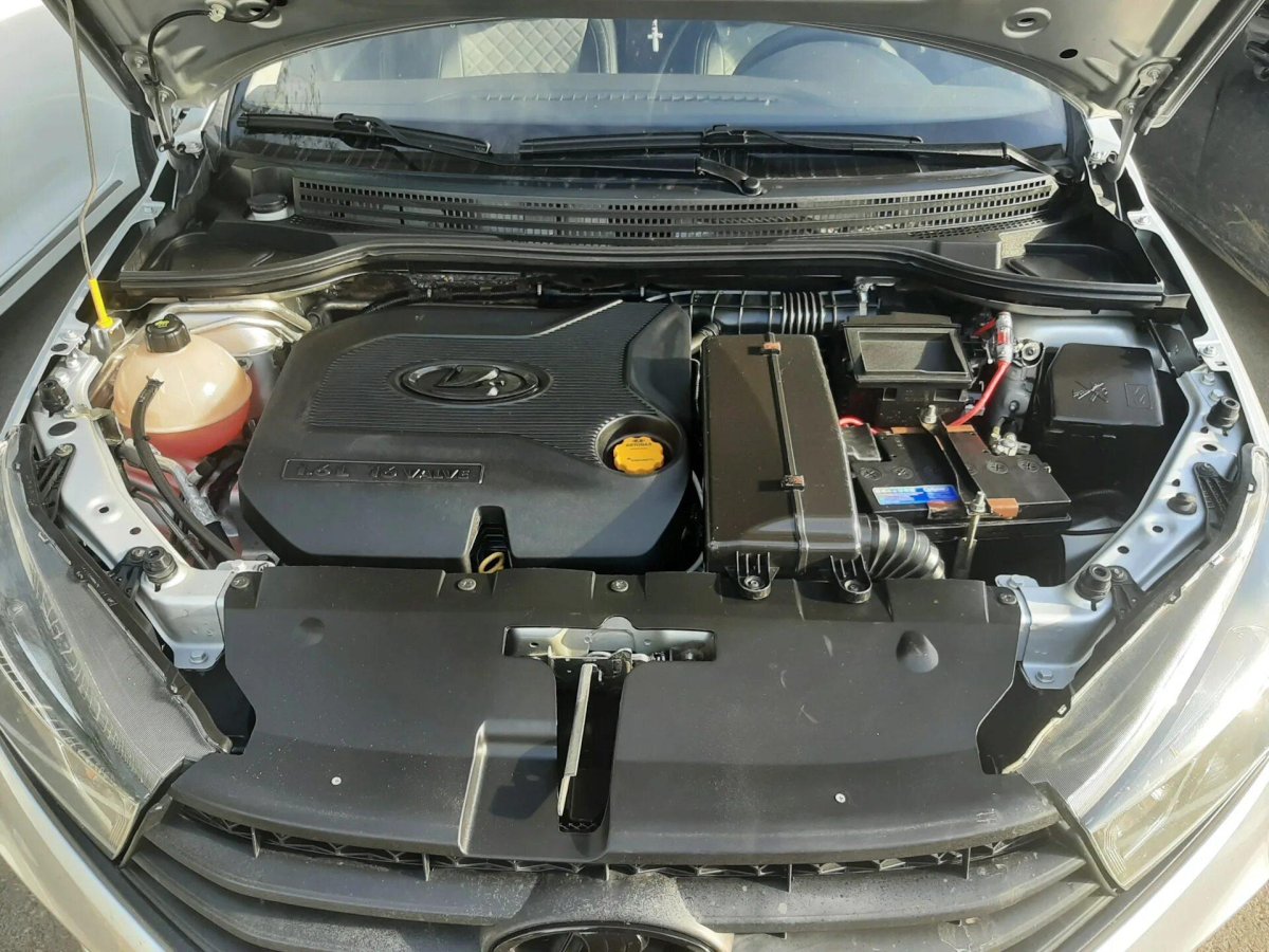 Подкапотное пространство Лада Веста 1.6