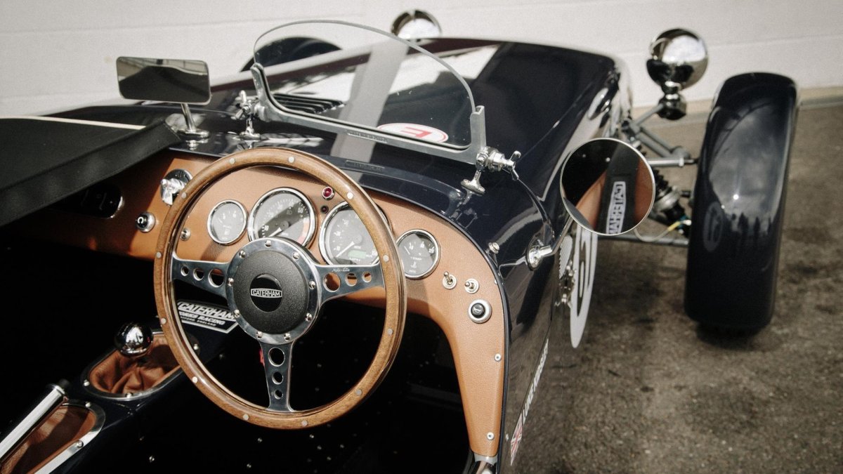 Катерхам автомобиль салон