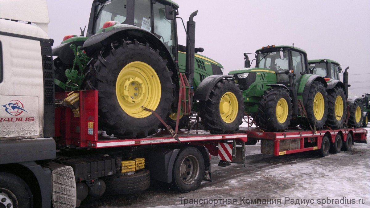 Трактор John Deere на трале