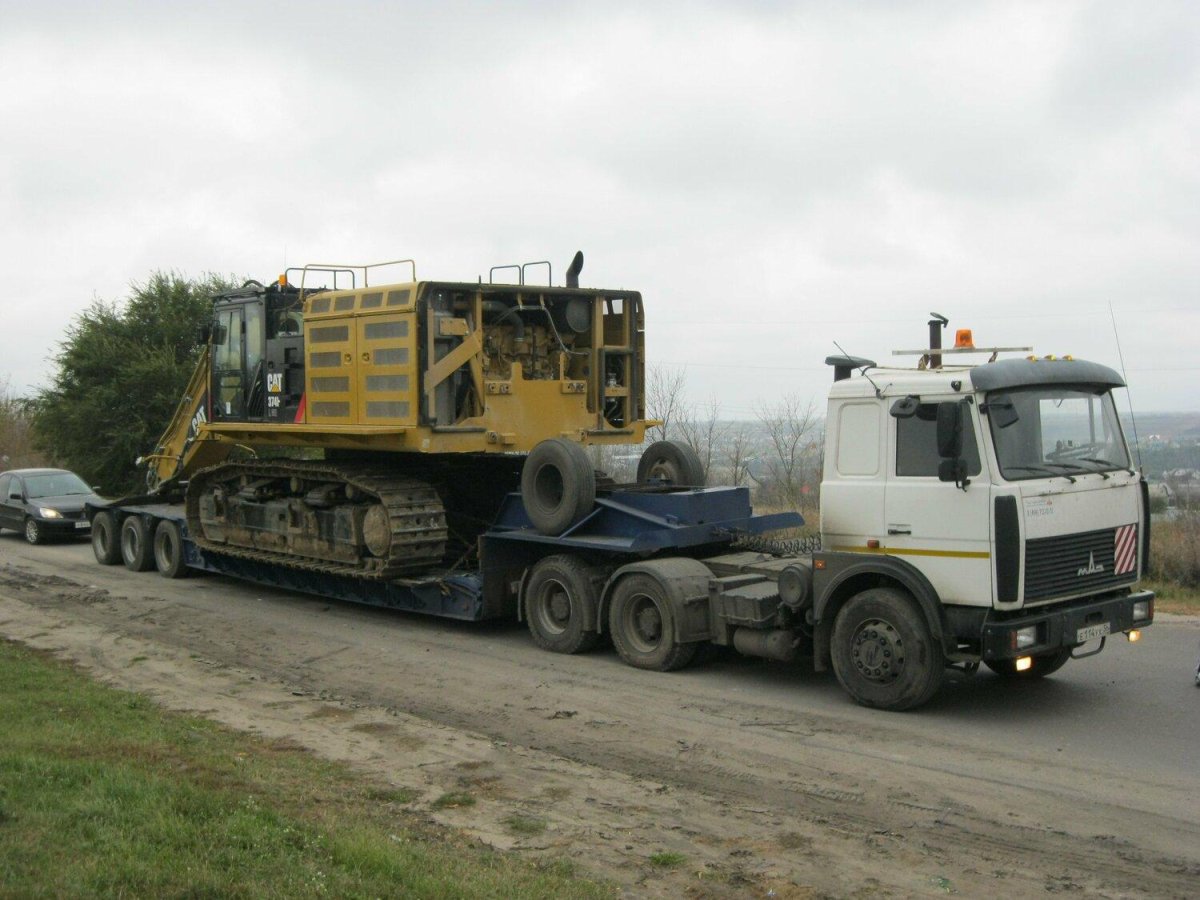 МАЗ 6430 С полуприцепом трал