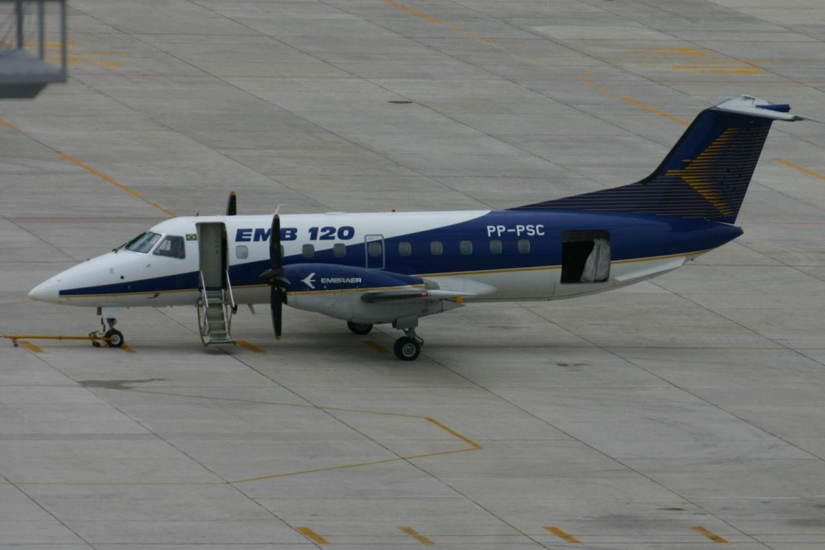 Самолет Эмбраер 120