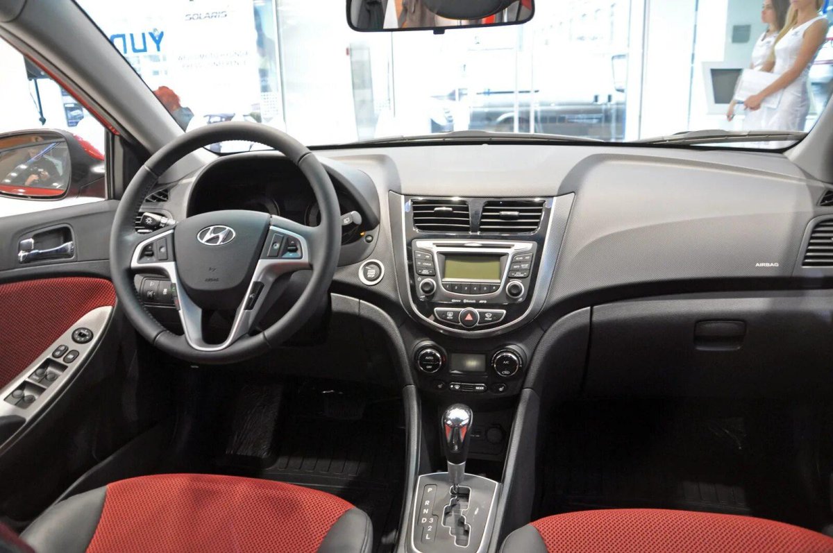 Hyundai Solaris 2013 хэтчбек салон