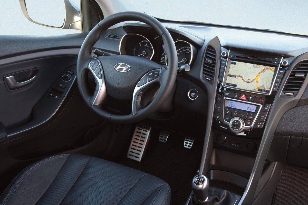 Хендай i30 хэтчбек салон