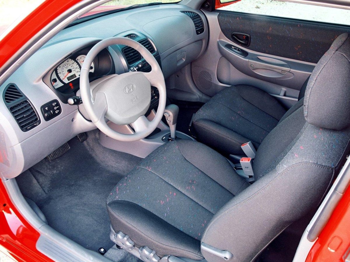 Hyundai Accent 2 салон
