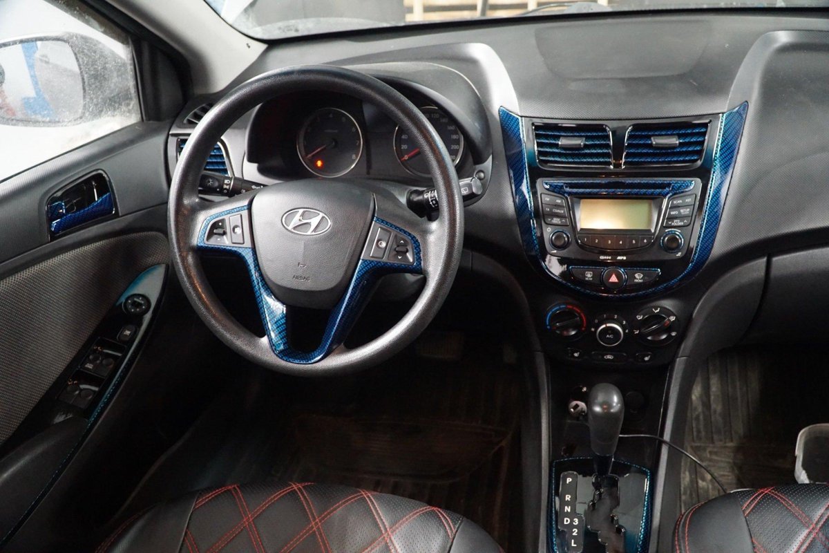 Хендай Солярис хэтчбек 2011 салон