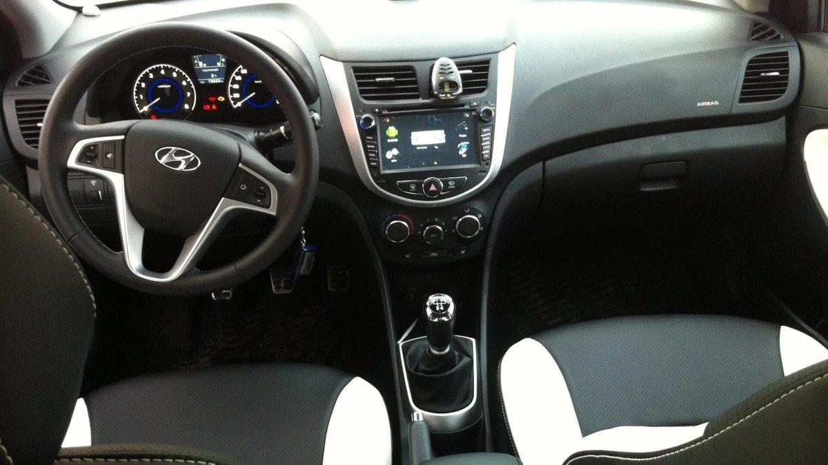 Hyundai Solaris 2013 салон