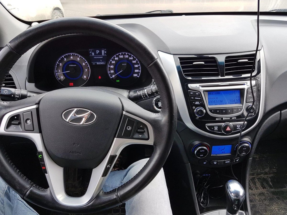 Hyundai Solaris 2016 хэтчбек салон