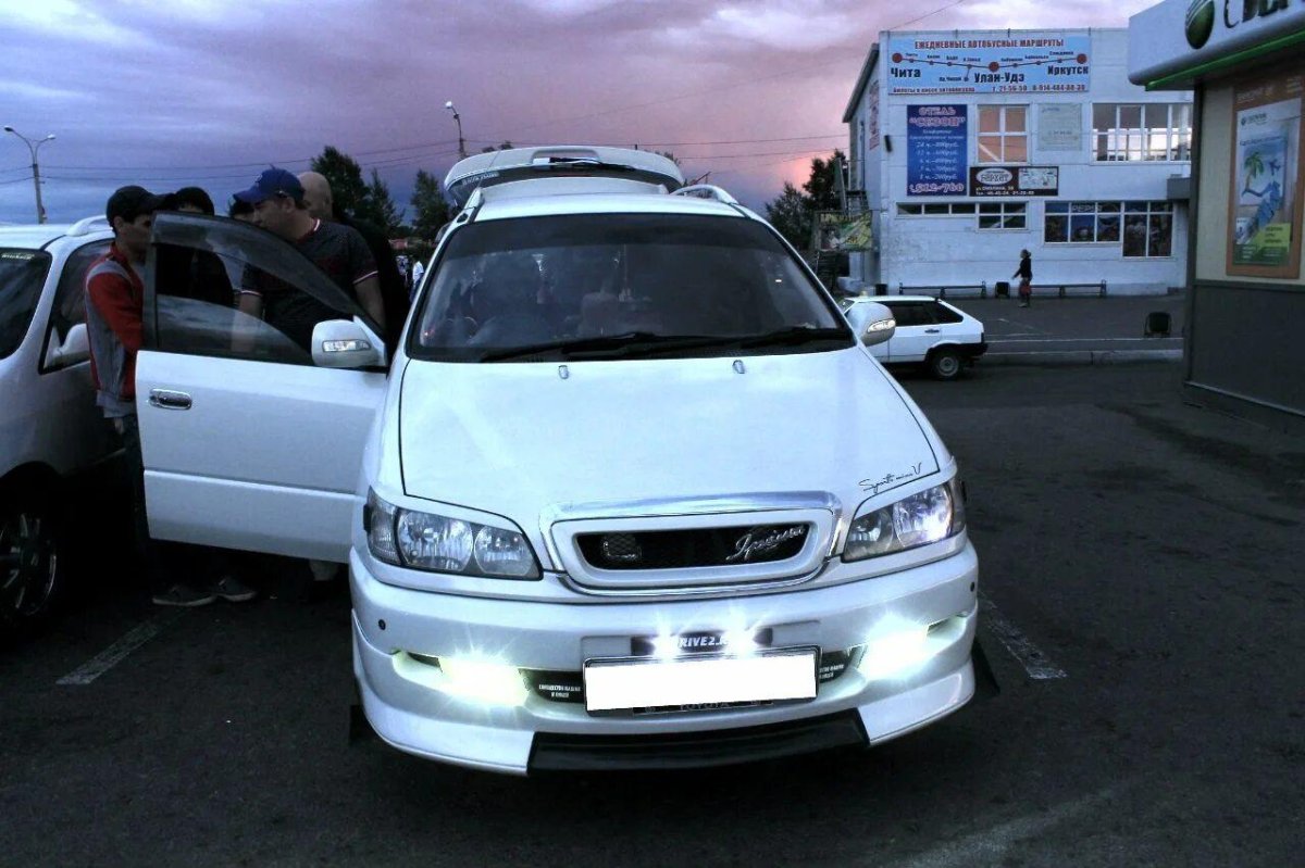 Тойота Ипсум 10