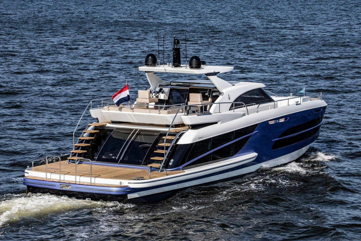 Van der Valk яхта