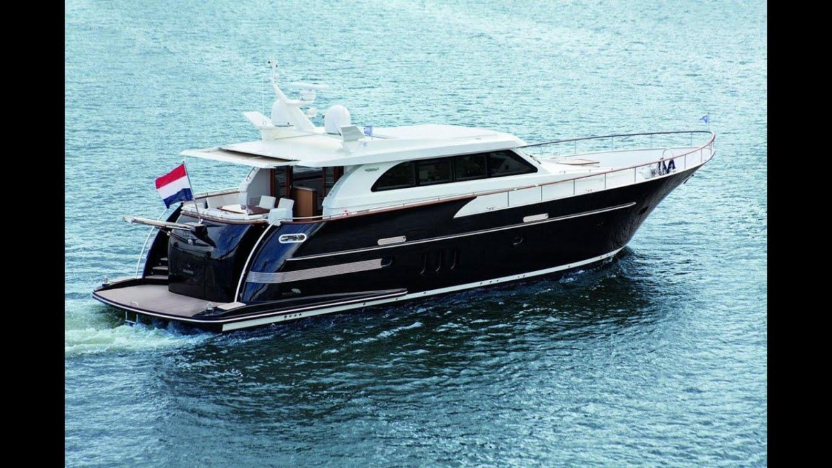 Моторная яхта van der Valk 50