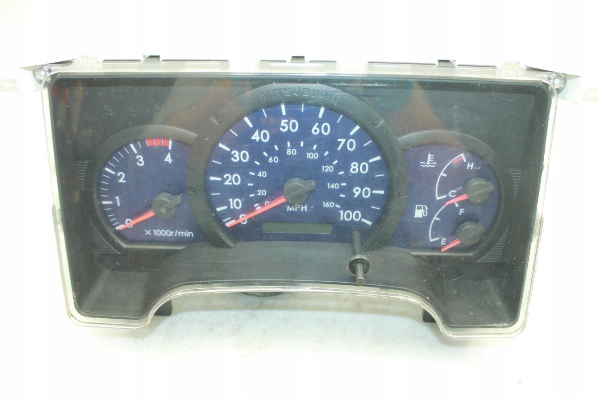 Митсубиси Фусо Кантер панель приборов