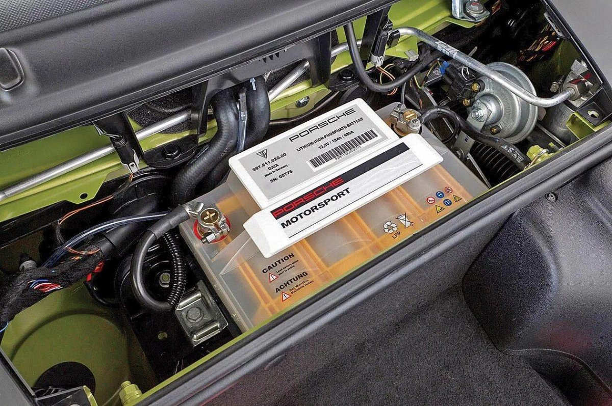 Porsche Cayman аккумулятор