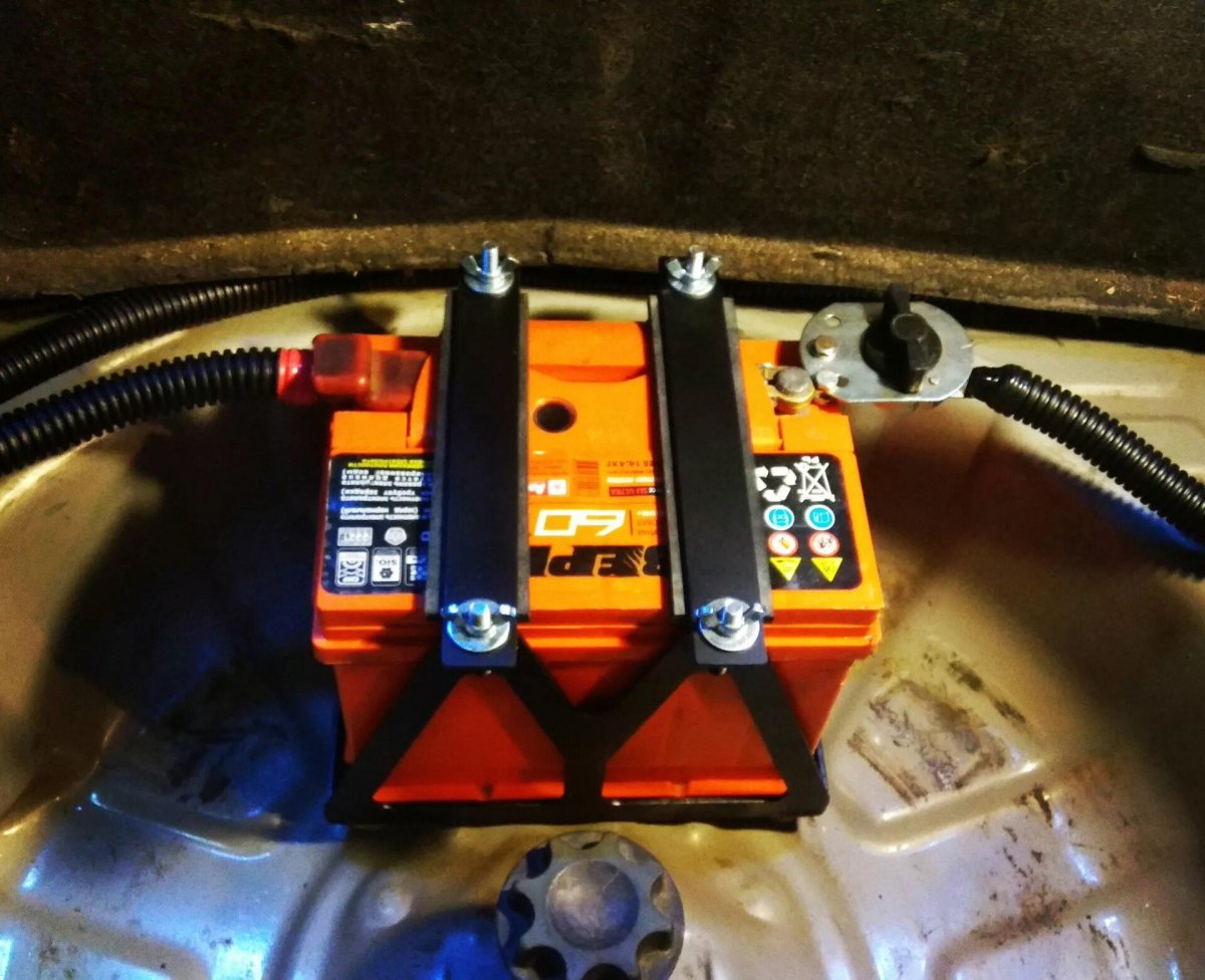 Крепление под аккумулятор