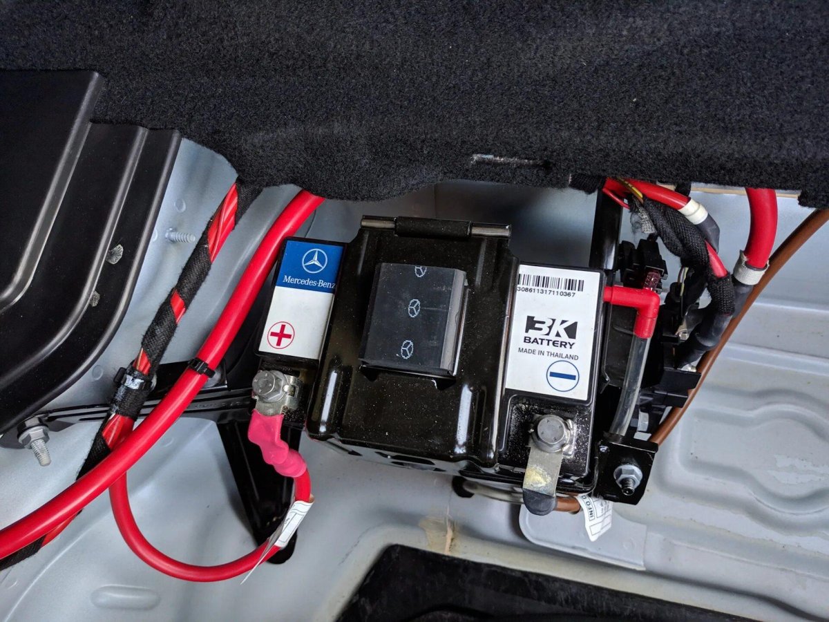 Резервный аккумулятор Mercedes c180