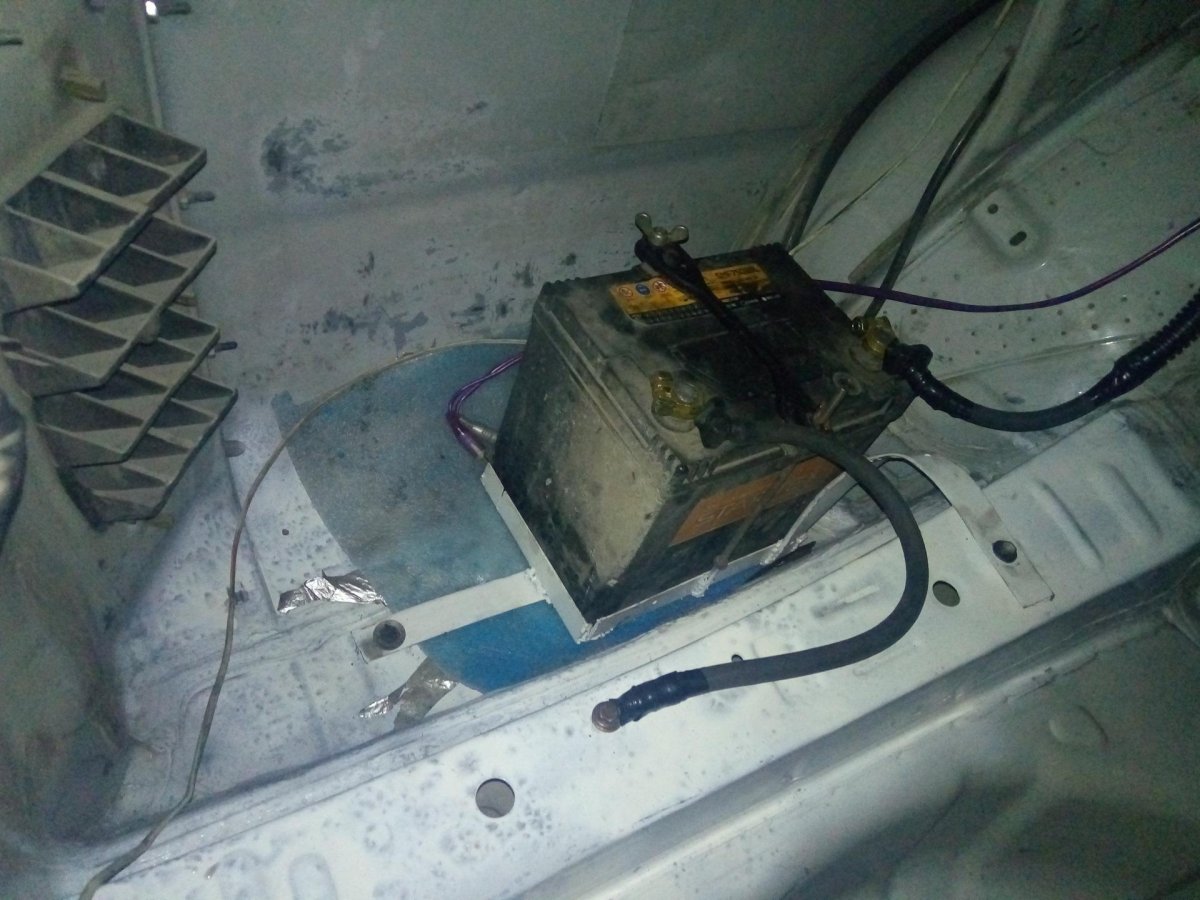 Крепление АКБ Марк 2 90